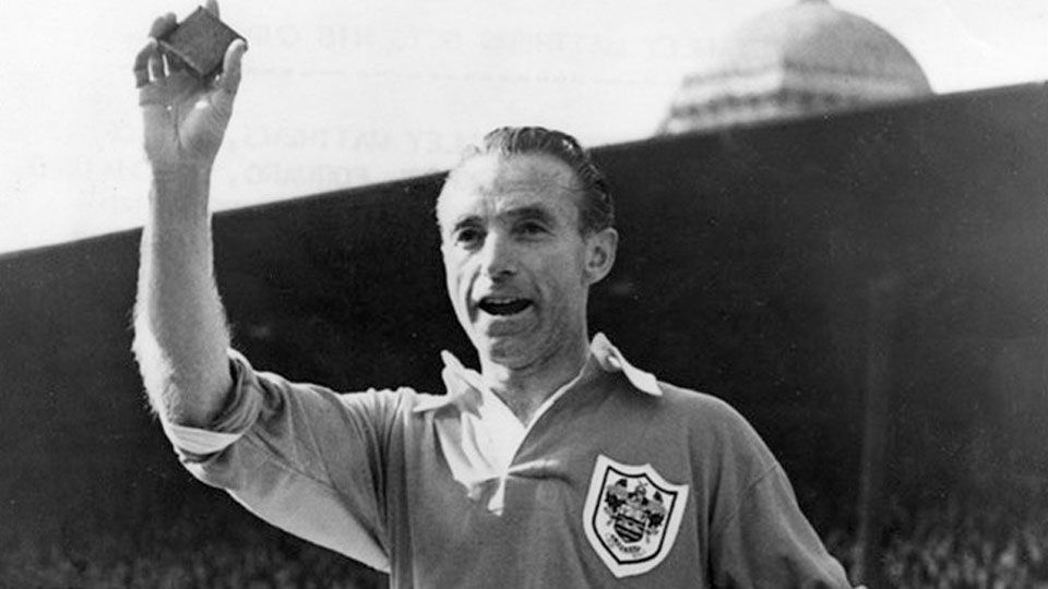 Stanley Matthews merasakan masa kejayaannya saat membela Blackpool. Copyright: © uefa